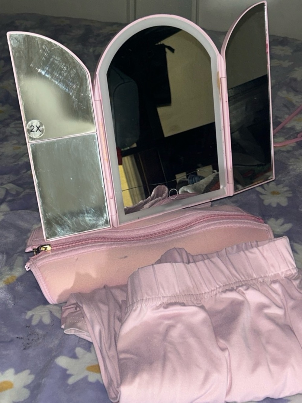 Women’s Pink traveling mirror with waist trainer and pink xl leggings